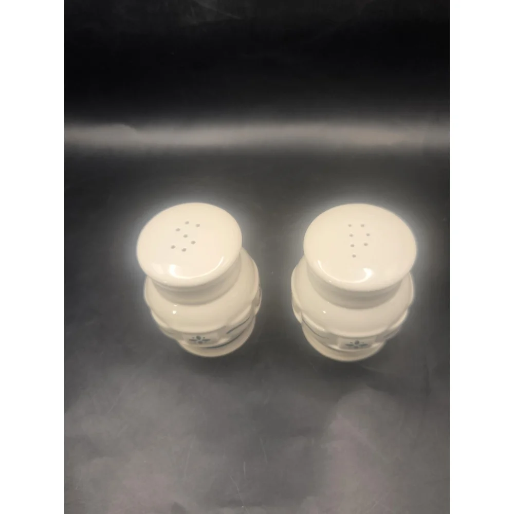 Longaberger Classic Green Woven Traditions Salt and Pepper Shakers set